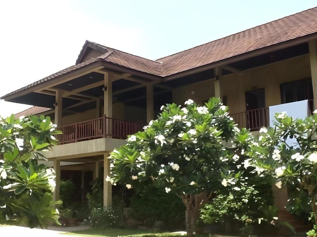Phutawanchomdow Hotel Amphoe Tha Li Exterior photo