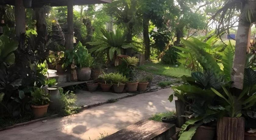 Phutawanchomdow Hotel Amphoe Tha Li Exterior photo